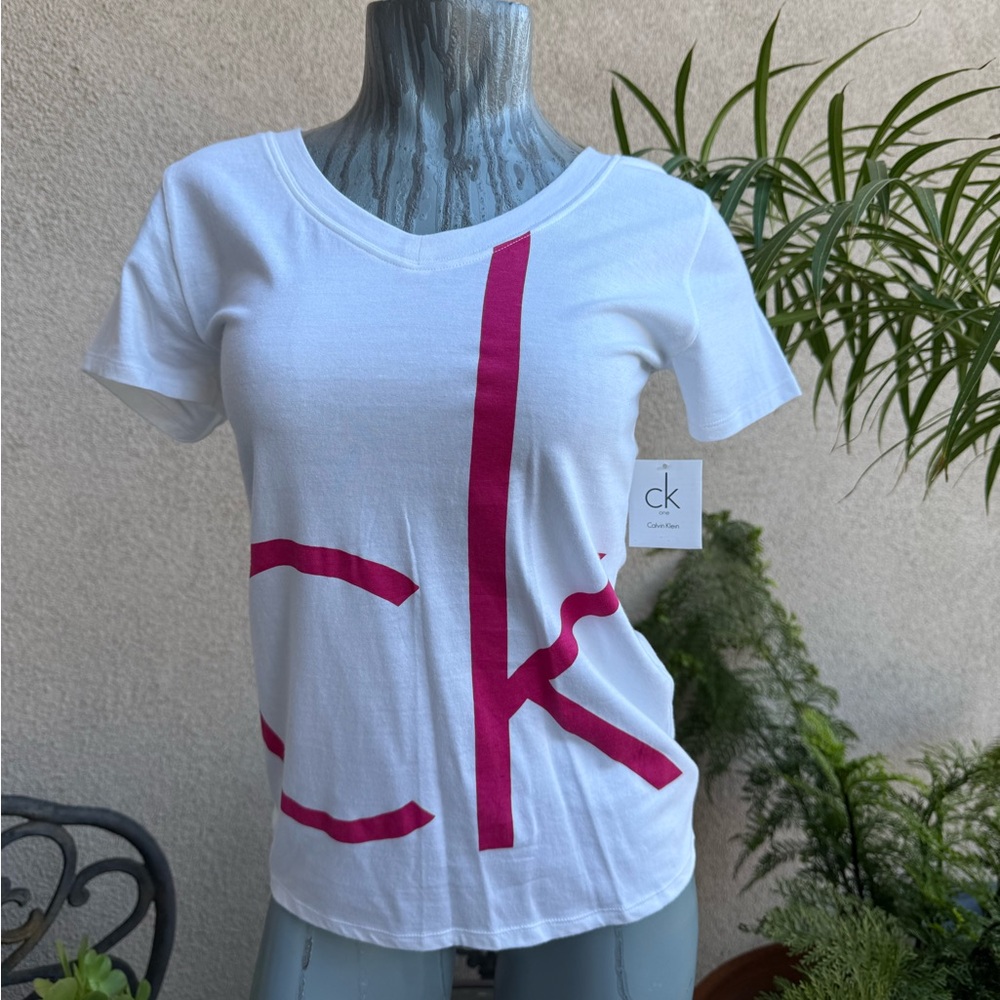 3/$45 Ladies Calvin Klein White Tee with Pink Logo NWT